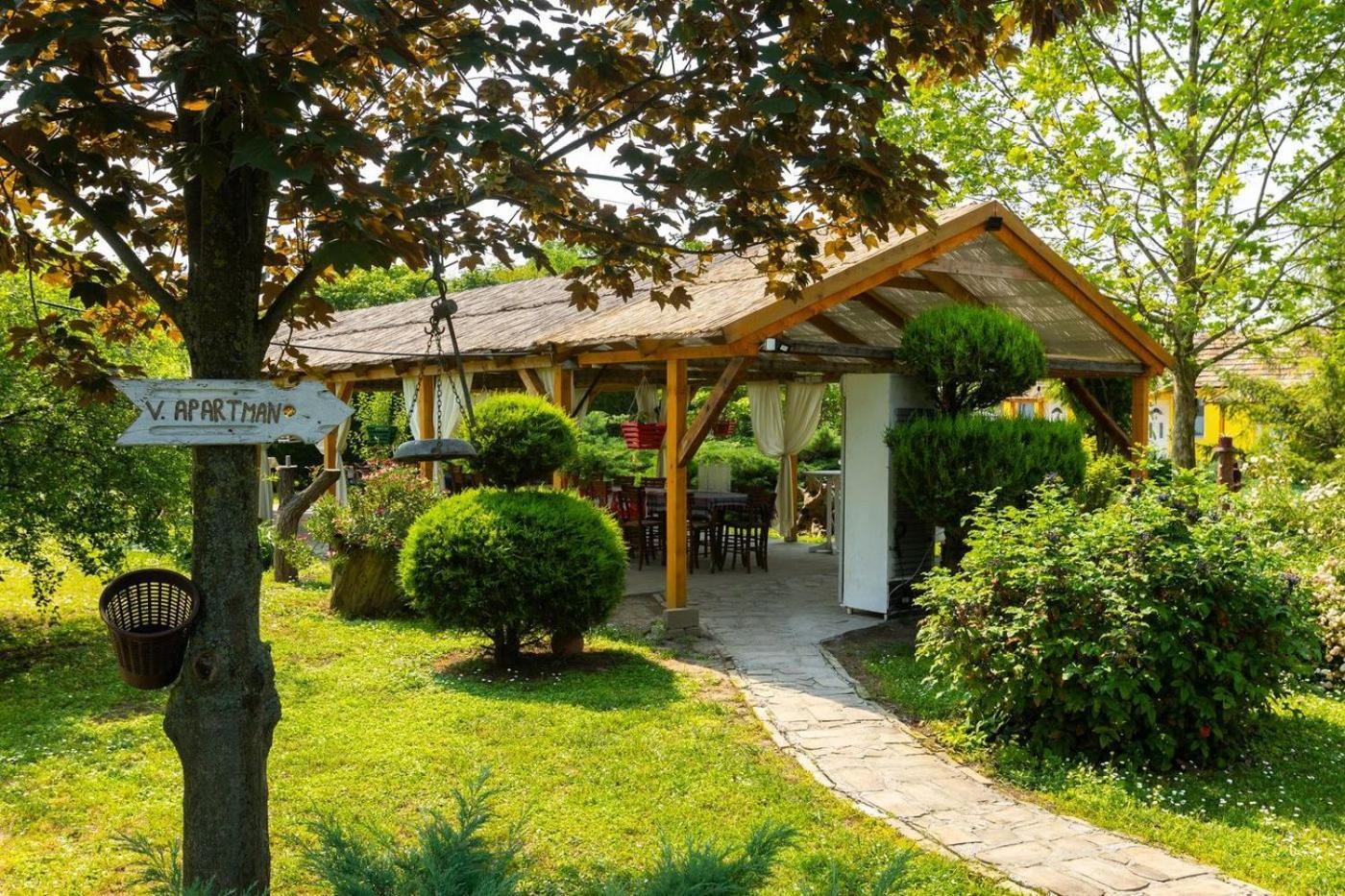 Salas Vujic Bečej 외부 사진